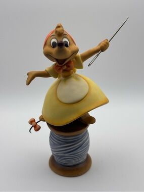 Classics Walt Disney Collection Cinderella “Hey, We Can Do It” Suzy Figurine